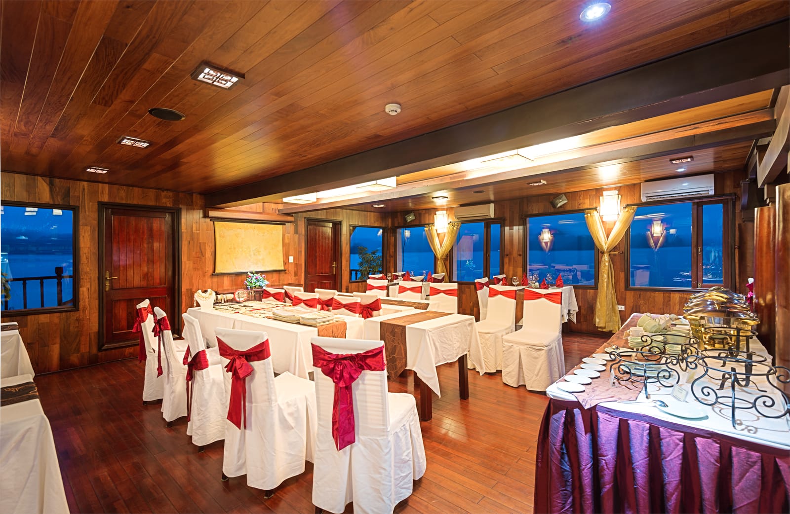 Beautiful Interior Design In Dining Room Of Ship